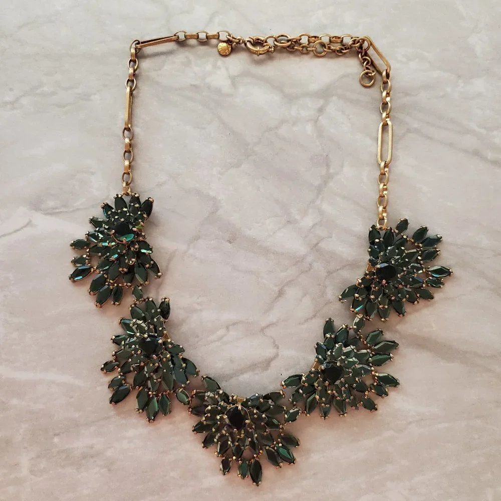 🎄 J.Crew Emerald Stacked Cluster Fan Rhinestone Crystal Statement Necklace 🎄 - Picture 1 of 14